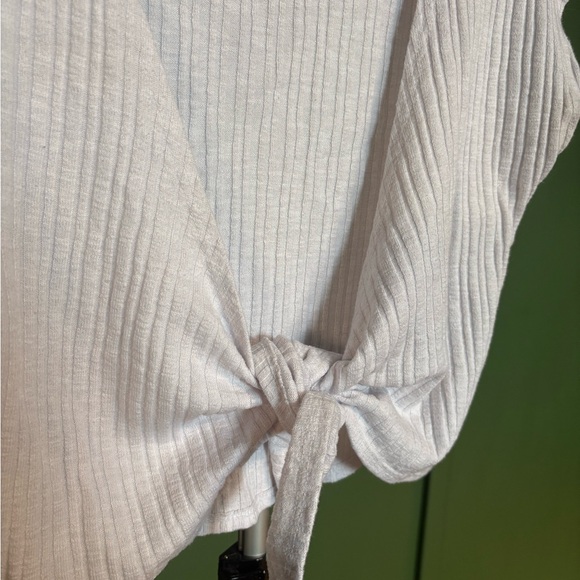 🤍3/$20 - Forever 21 Light Gray Ribbed Tie-Front Blouse - Picture 2 of 4